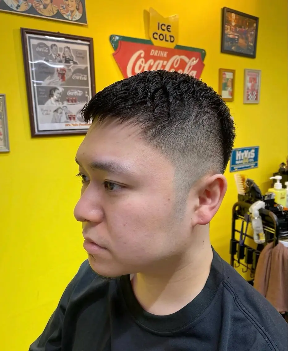 クロップスタイル➕スキンフェード💈(0mmを入れないフェードも可能)その後のお顔剃り+シャンプーもやらせて頂きます✨️の写真