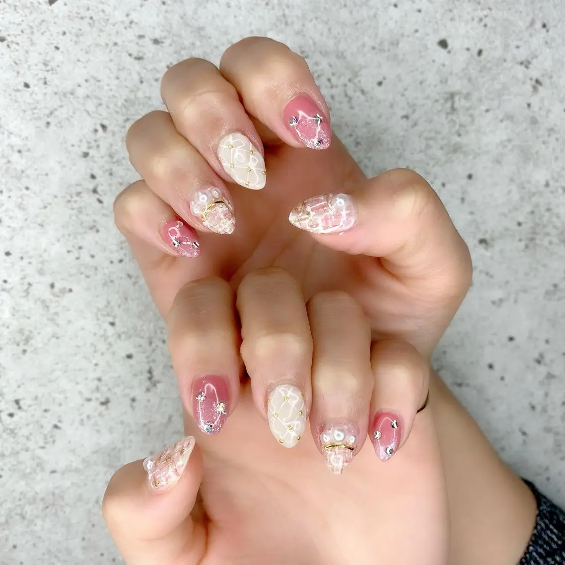 ミディアム カラー パーマ ヘアアレンジ メンズ キッズ ネイル マツエク・マツパ クリスマス ツイードネイル 冬ネイル クリスマス ハンドネイル Salon Ｋのネイルデザイン