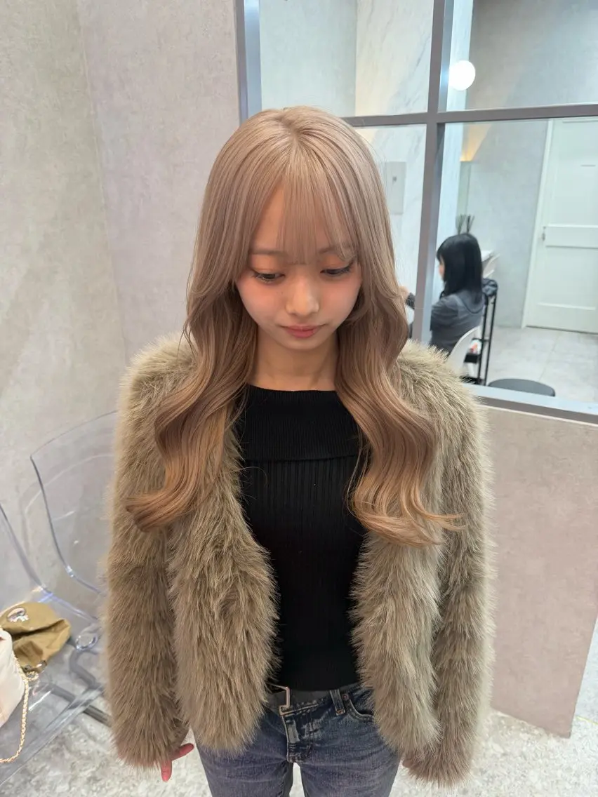 セミロング カット ヘアカラー トリートメント karin ボブハイトーンのヘアスタイル