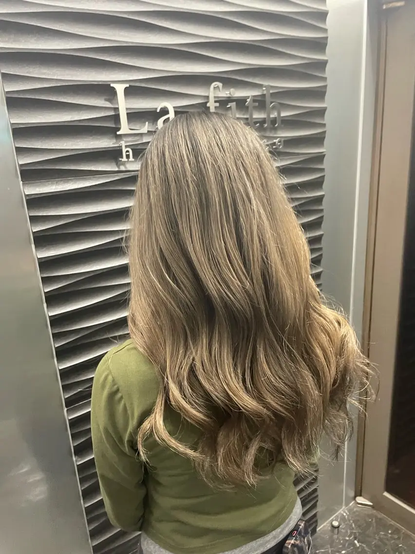 ロング カラー ヘアカラー カラーブリーチ特化 石原勇希のヘアスタイル