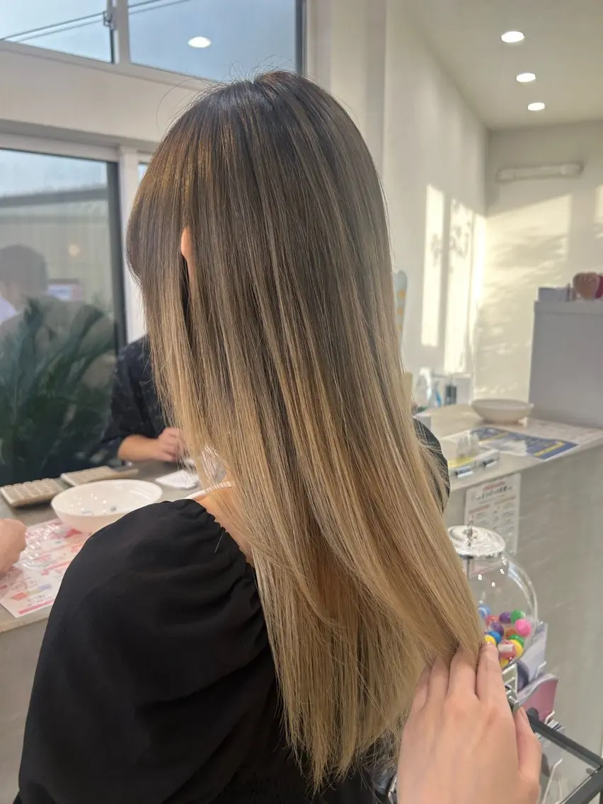 ロング カラー ヘアカラー トリートメント suehiro yunaのヘアスタイル