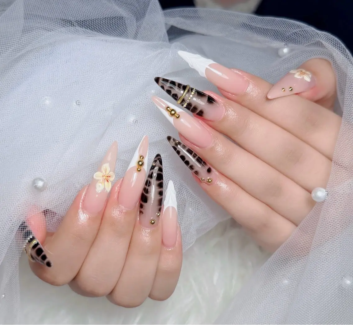 ネイル チークネイル 長さ出し フラッシュネイル フレンチネイル グラデーション ハンドネイル Lenie Nail Salonのネイルデザイン
