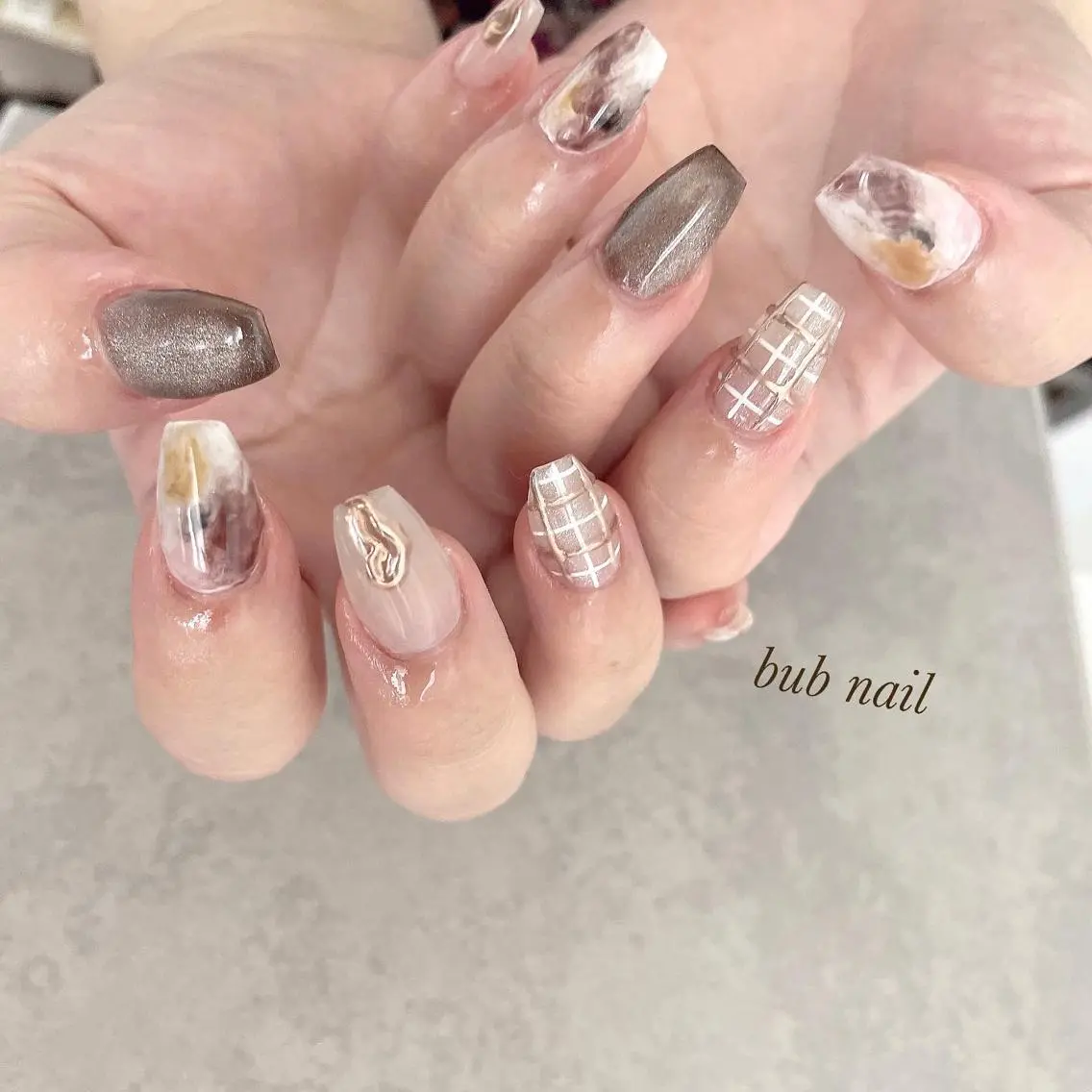 ネイル ブラウン ロングネイル マグネットネイル ニュアンスネイル ぷっくりネイル 植草 志帆のネイルデザイン