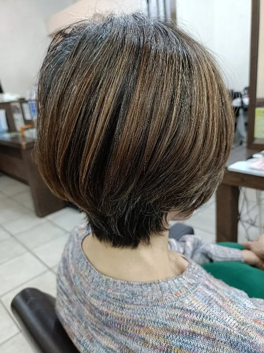 ミディアム 勝連 利恵のヘアスタイル