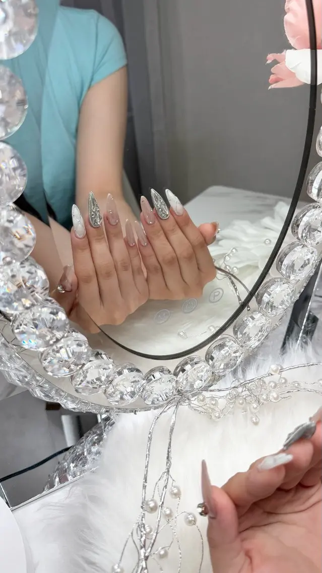 ネイル サロンドルリエ Airiのネイルデザイン
