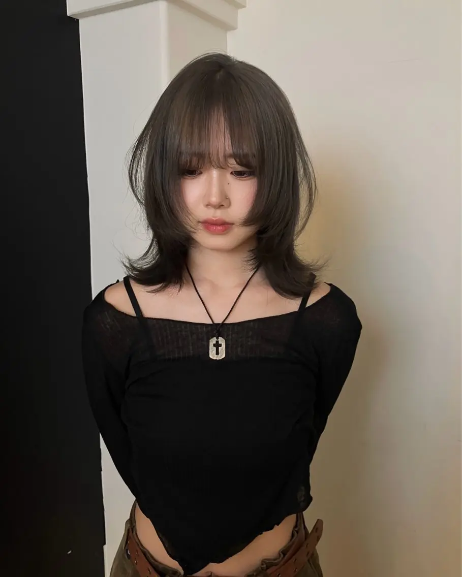 セミロング Hanaka🪷 ニュアンス×海外風のヘアスタイル