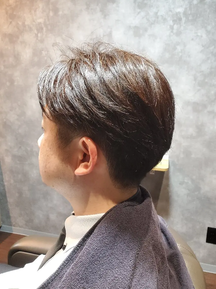 ミディアム メンズ センターパート ツーブロック メンズBOLT ハシモトのヘアスタイル