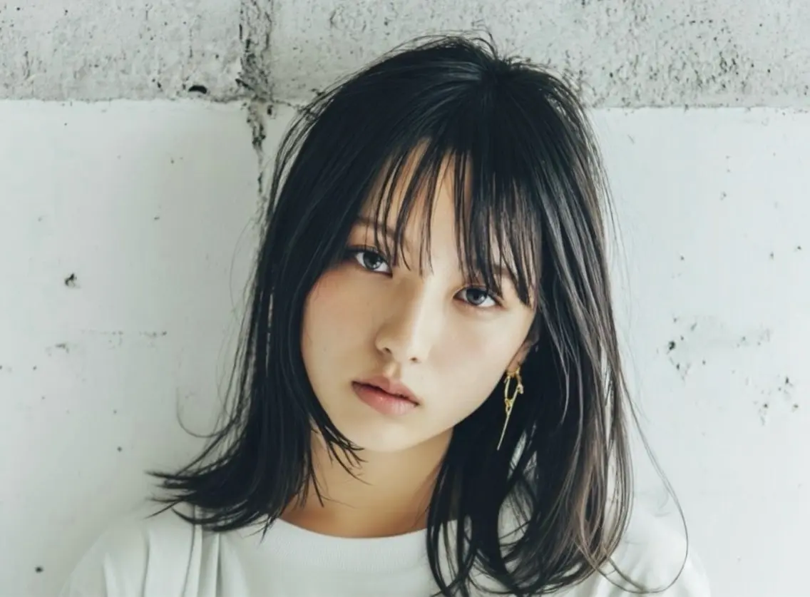 ミディアム カット 守屋 歩夢 レイヤーカットのヘアスタイル