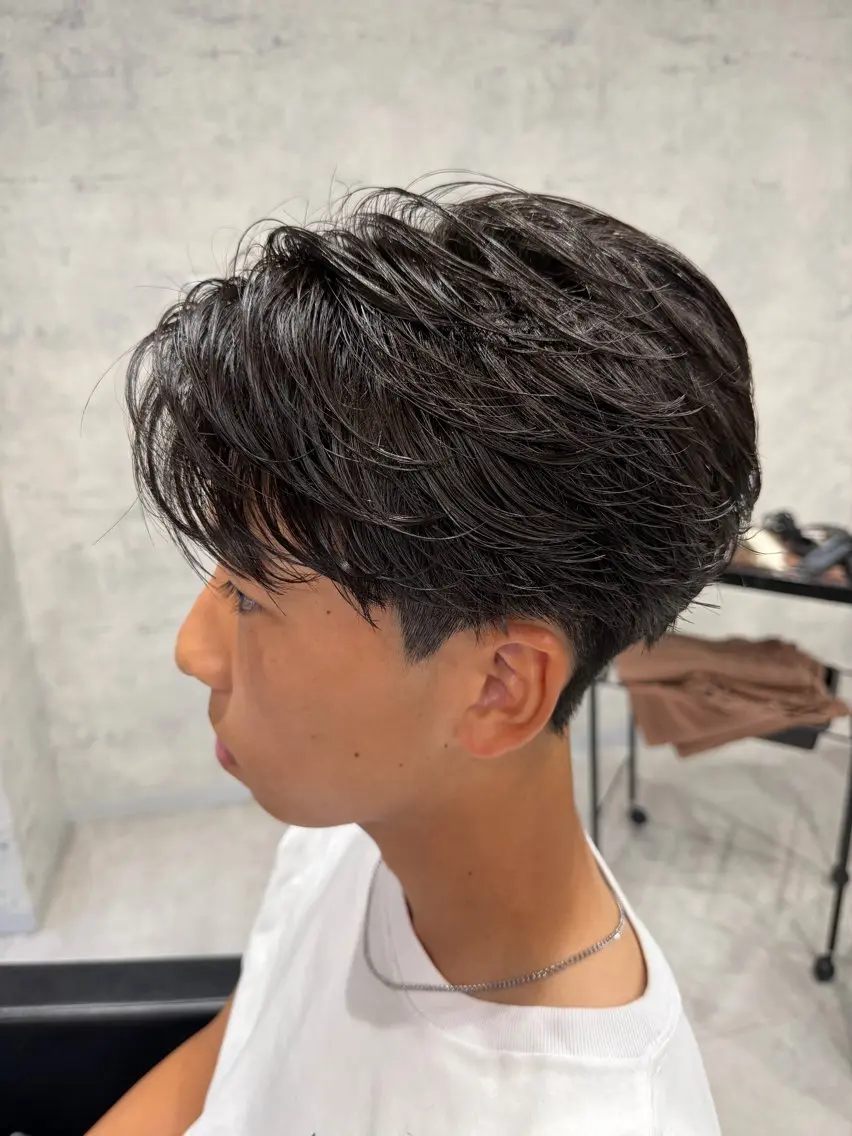 ショート パーマ メンズ フェザーパーマ メンズパーマ カット パーマ ユウ🪄 パーマ指名No1のヘアスタイル