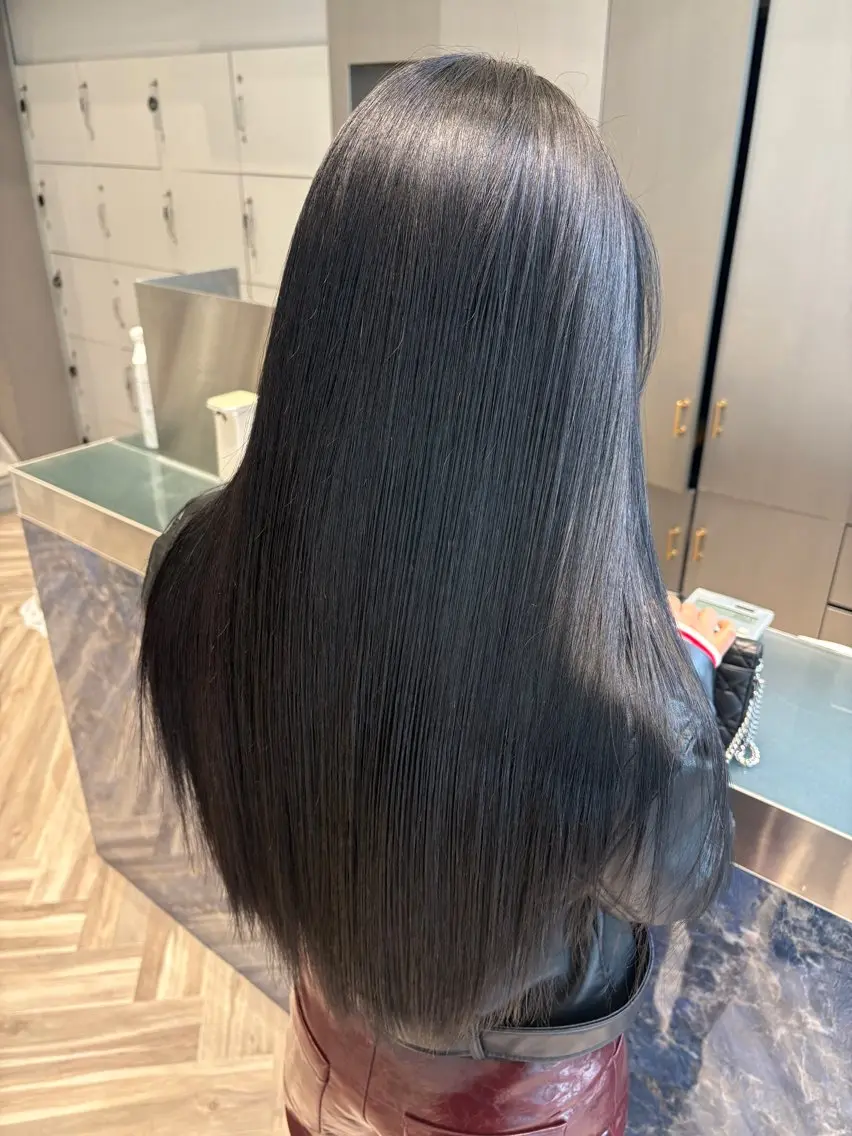 ストレート施術後ケア🎀最新髪質改善トリートメント🎀	髪の毛内部の歪みを整えて、収まり・ツヤを改善の写真