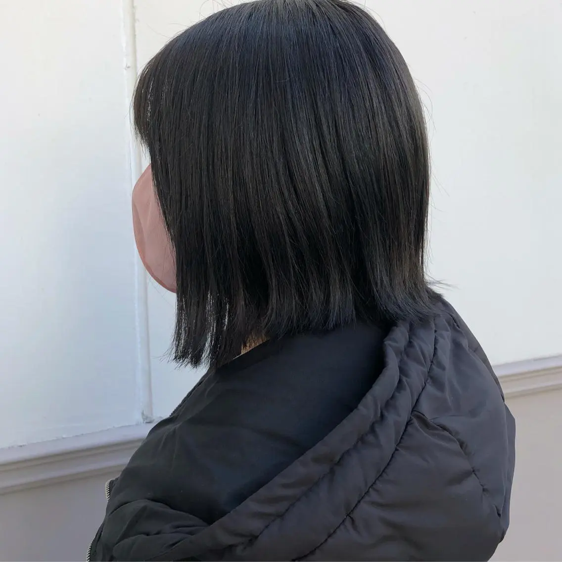 ショート カラー ダークグレー 足立 千咲のヘアスタイル