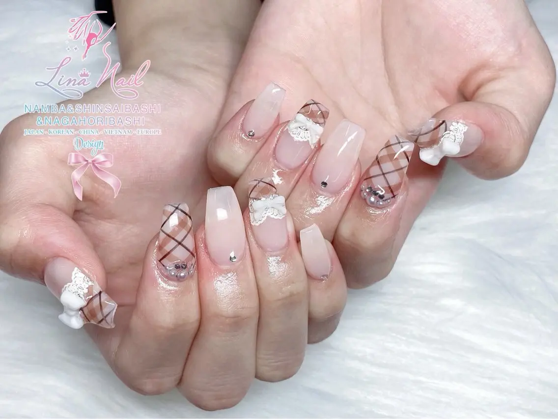 ショート 韓国風ヘア クリスマス ハンドネイル Linanail Nambaのネイルデザイン