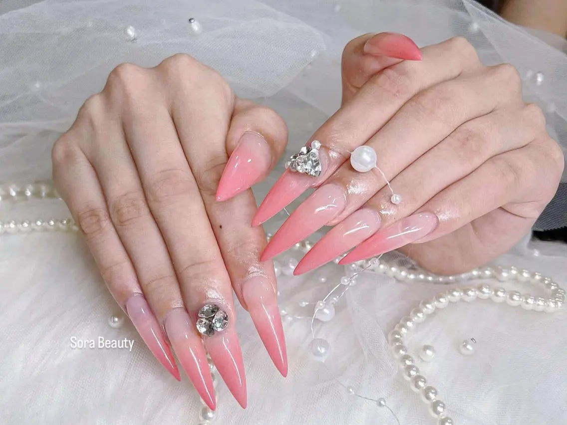 ネイル ストーンネイル Sora Nail Ayaseのネイルデザイン