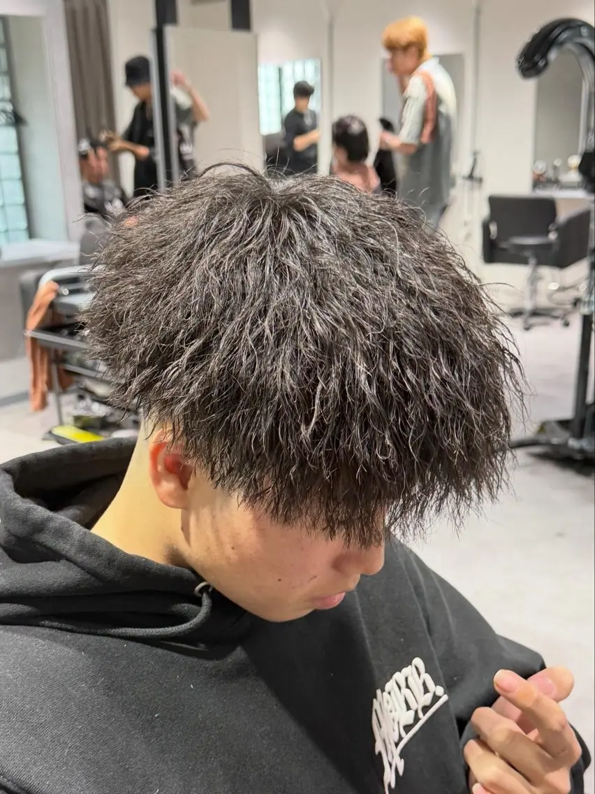 ミディアム パーマ メンズ カット パーマ特化美容師🔥 フジモト ライのヘアスタイル