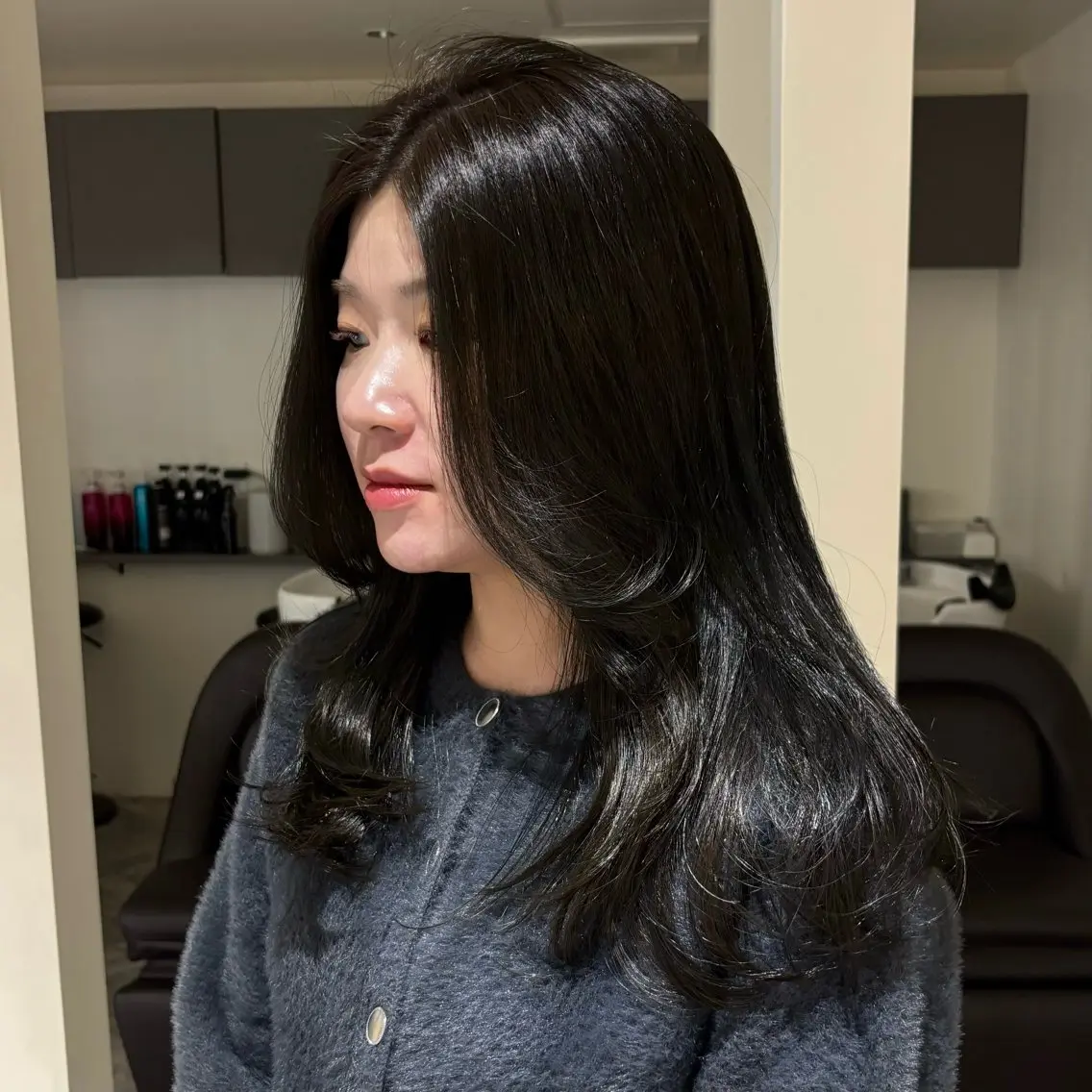 セミロング 盛れる透明感カラー・ momokaのヘアスタイル