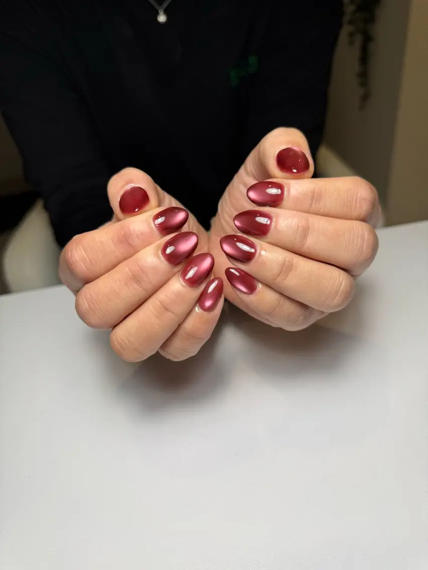 ネイル ボルドー マグネットネイル ピンク 赤色 シンプルネイル plum nailのネイルデザイン