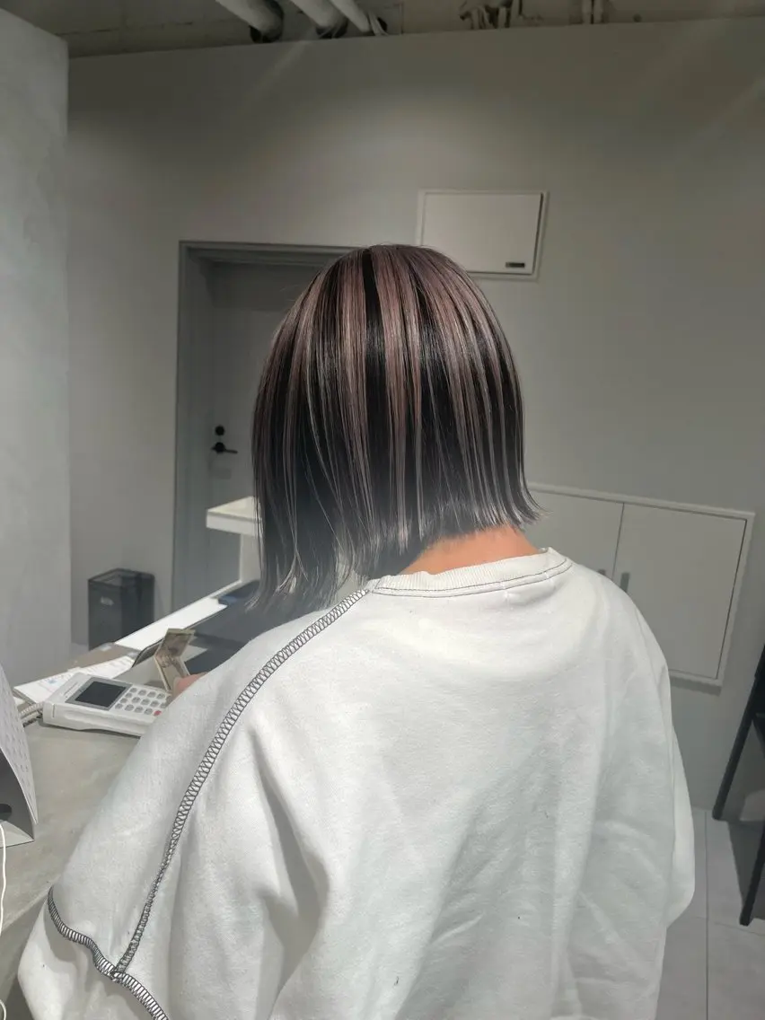 ロング カラー ベージュカラー ホワイトベージュ ヘアカラー ケアブリーチ 若杉圭大のヘアスタイル