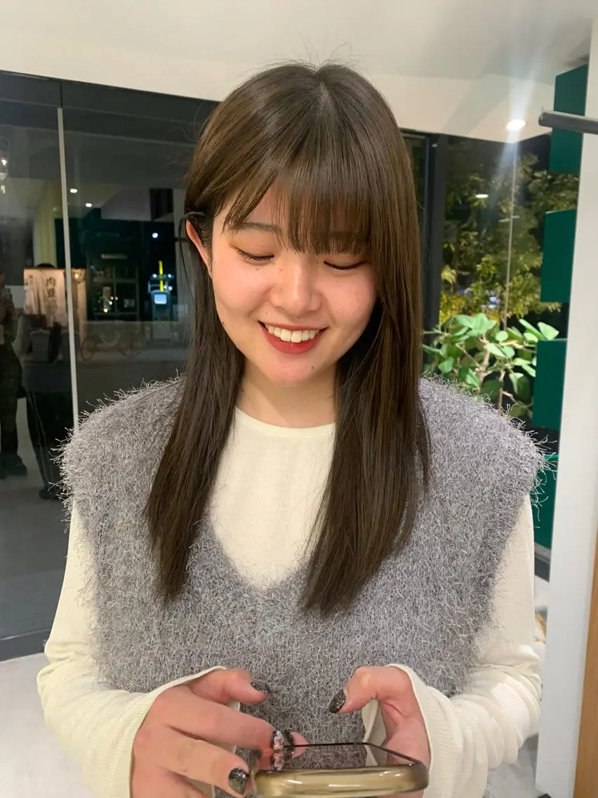 カラー なのは\透け感カラー \レイヤーカットのヘアスタイル