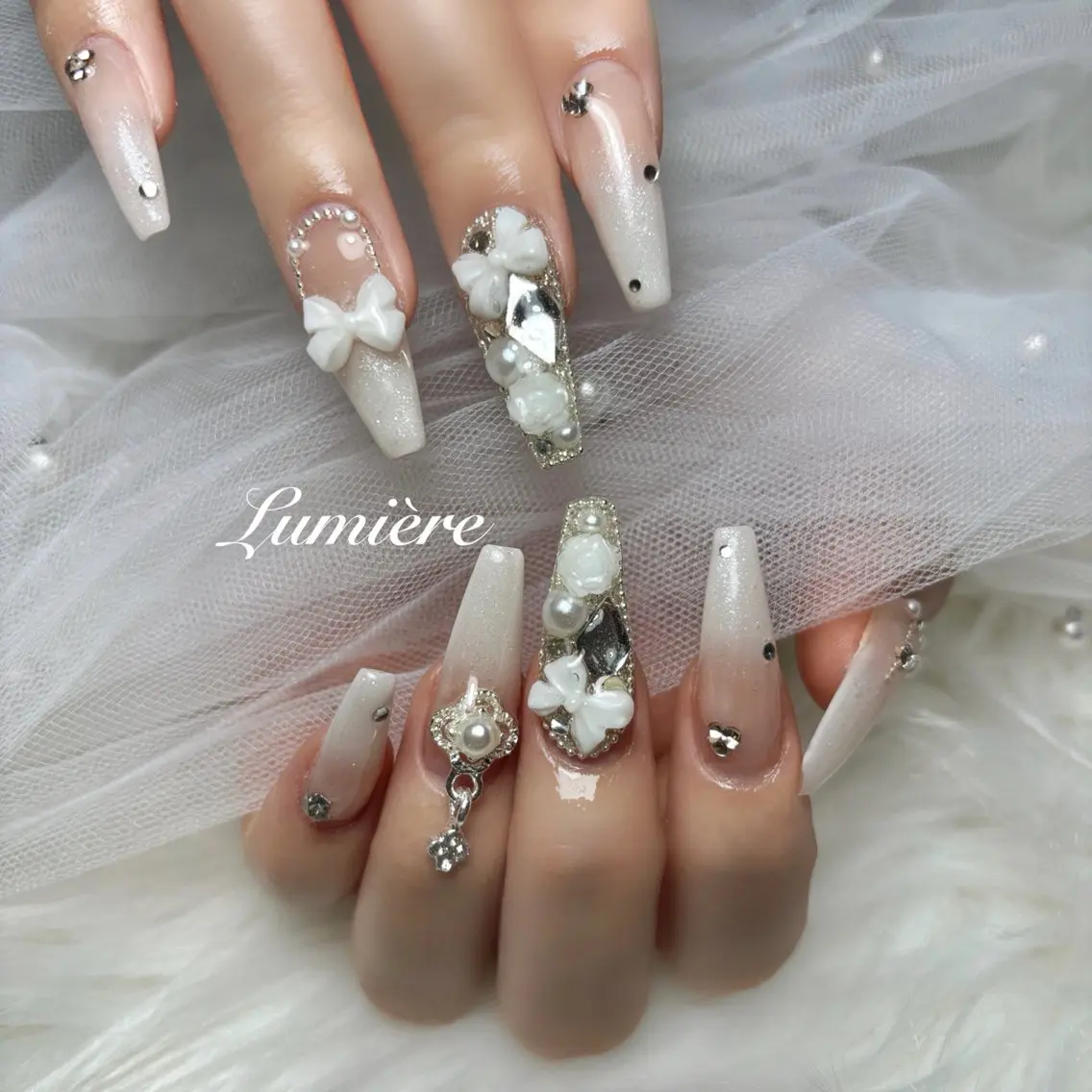 ネイル Lumière| ロング|ワンホンのネイルデザイン