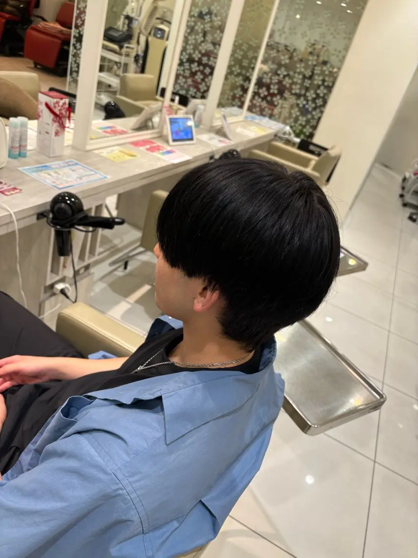 ショート ヘアカラー 羽山 宇宙のヘアスタイル