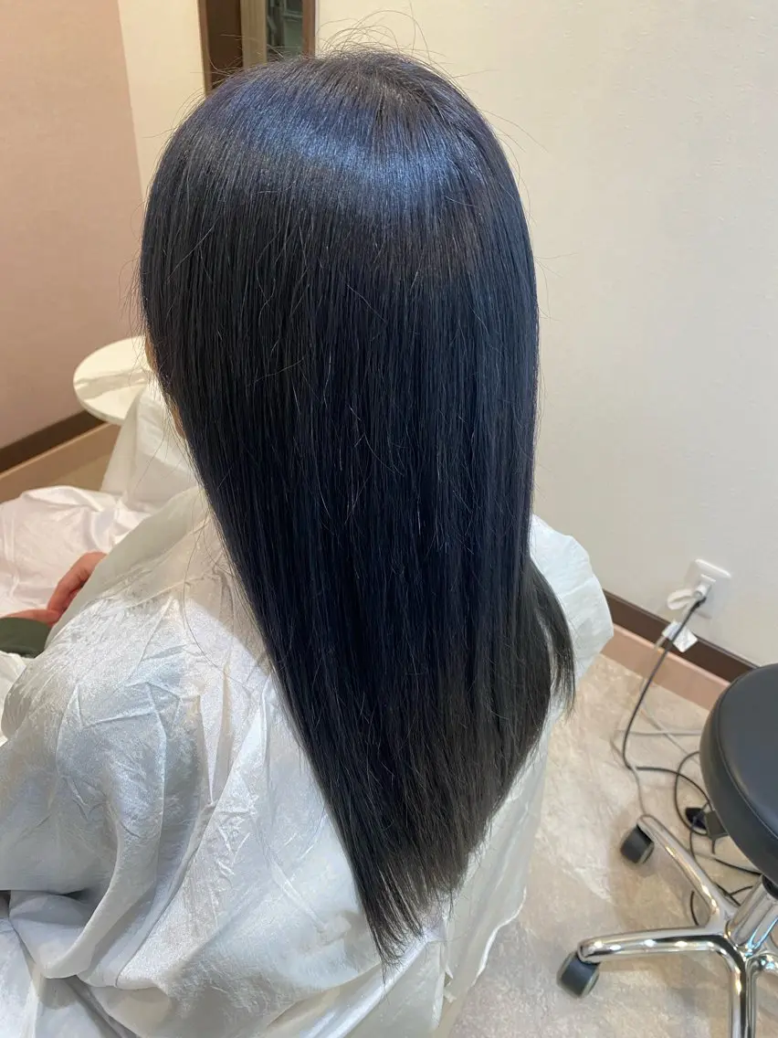 カラー 黒髪 ネイビーカラー カット ヘアカラー トリートメント Bell hair 🎀のヘアスタイル
