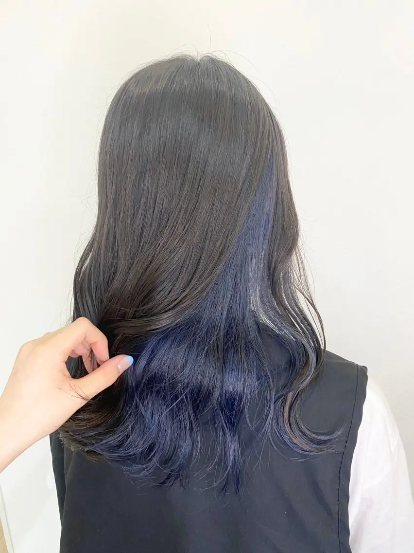 ロング カラー ブリーチ ブルーカラー ネイビーカラー ヘアカラー トリートメント Nanaha /レイヤーカットのヘアスタイル
