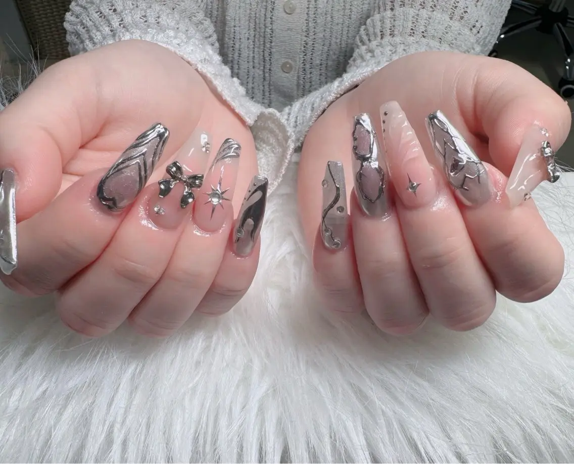 ネイル フレンチネイル ジェルネイル ガラスフレンチ ハロウィン ハート ハンドネイル H.baby Nail Salonのネイルデザイン