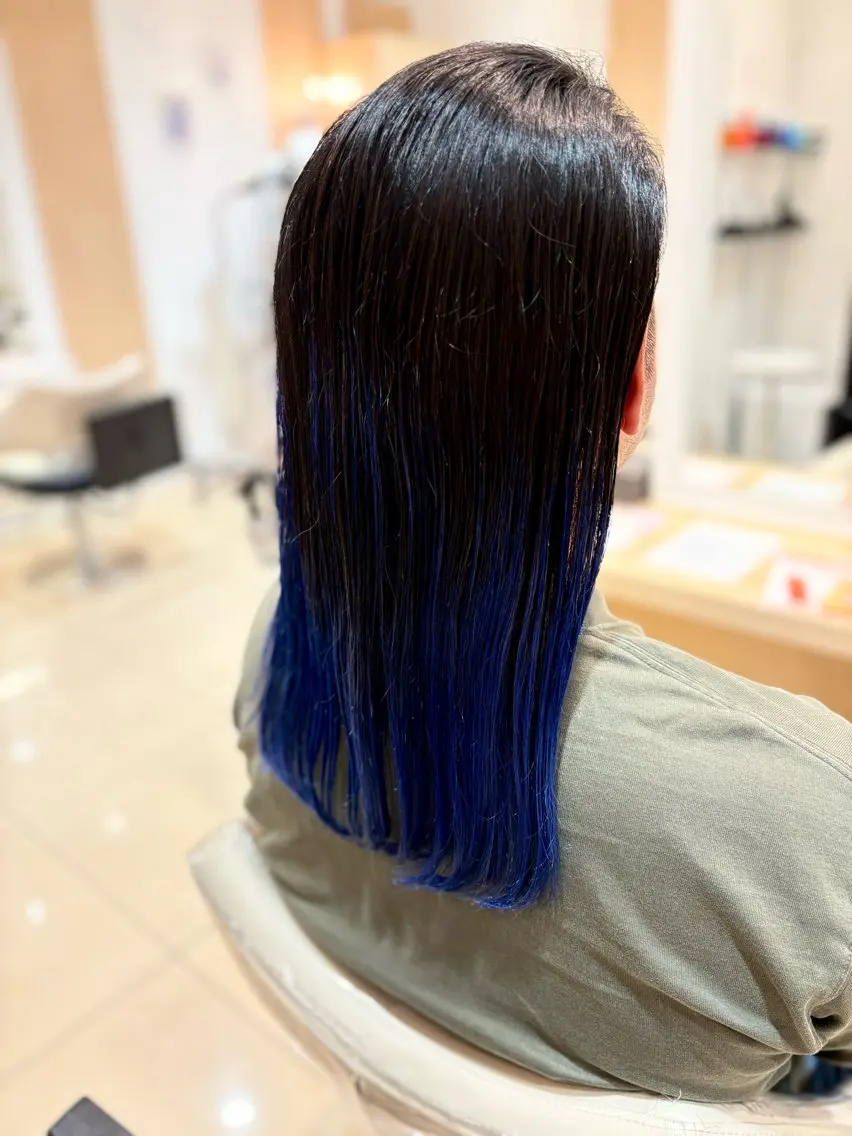 ロング カラー ブリーチ ブルーカラー ケアブリーチ ミドウチ アヤカのヘアスタイル