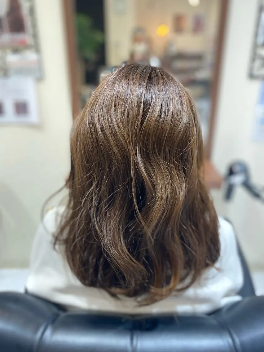 セミロング カラー ベージュカラー イルミナカラー オリーブベージュ カット ヘアカラー トリートメント Aphrodite 横手 亜紀のヘアスタイル