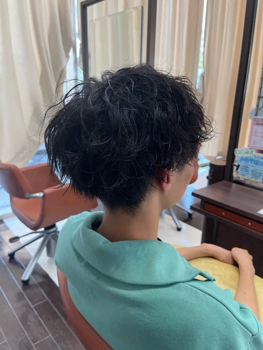 ショート パーマ メンズ マッシュ メンズパーマ 刈り上げ 波巻きパーマ スパイラルパーマ 🧊メンズ特化🧊 高木航希のヘアスタイル