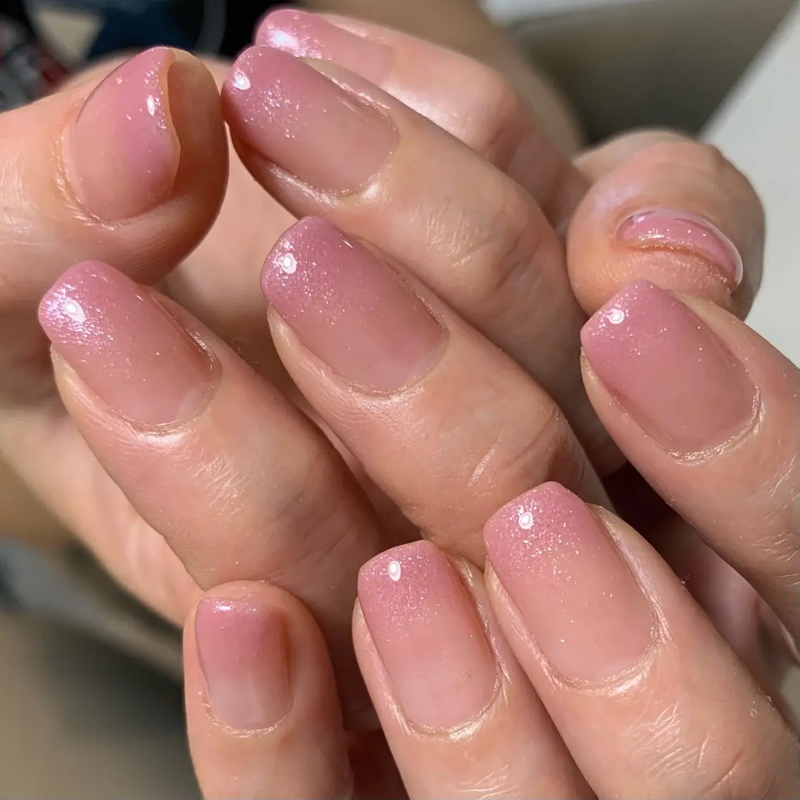ネイル グラデーション ラメ(グリッター) ラメグラデーション オフィスネイル ピンク Ricca ERIKAのネイルデザイン