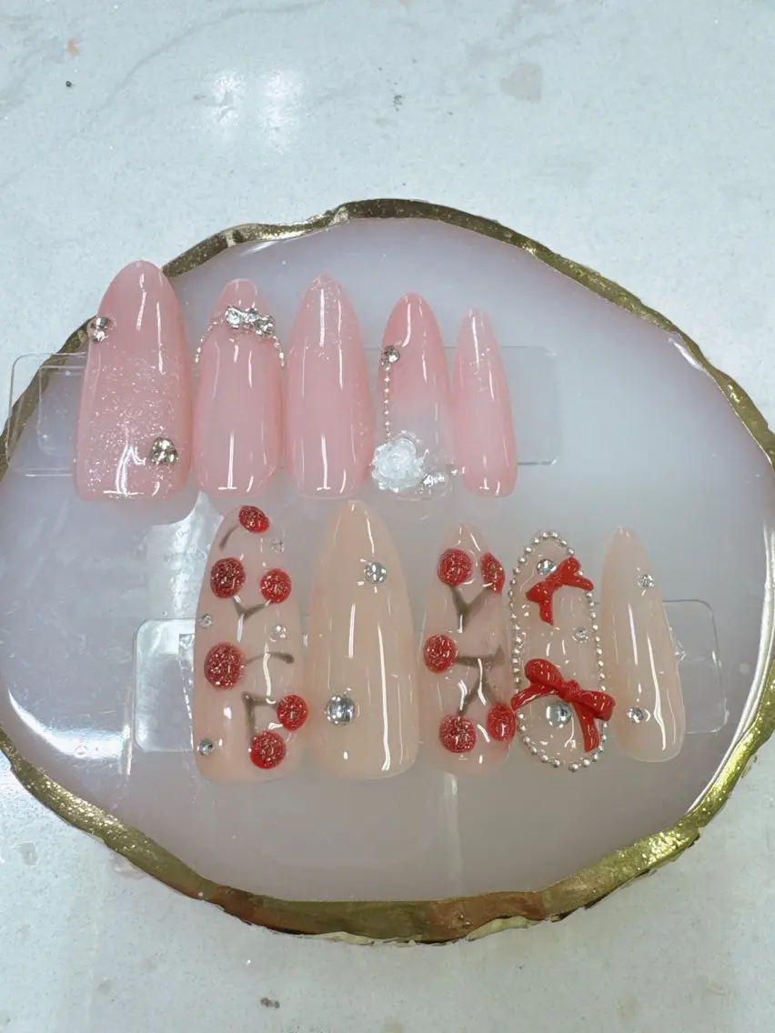 ネイル アートネイル ボルドー チークネイル ドット フットネイル ハンドネイル Queeens nailのネイルデザイン