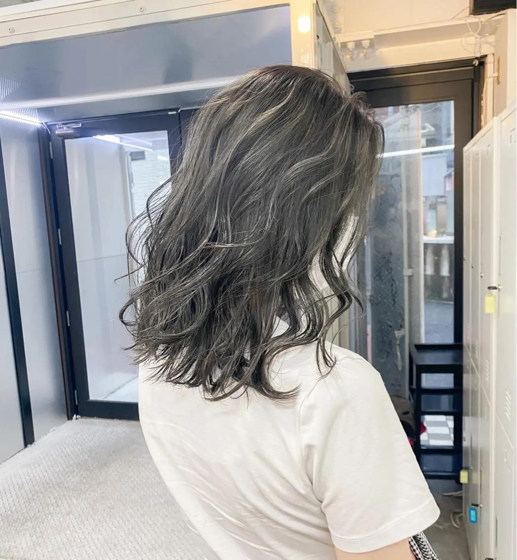 セミロング カラー カット ヘアカラー トリートメント 海外デザイン🇺🇸 石渡諒太のヘアスタイル