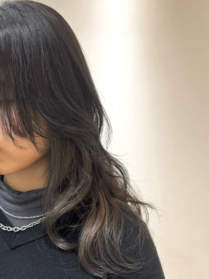 ロング ハイレイヤー レイヤーカット ロング 岡乃 麻衣のヘアスタイル