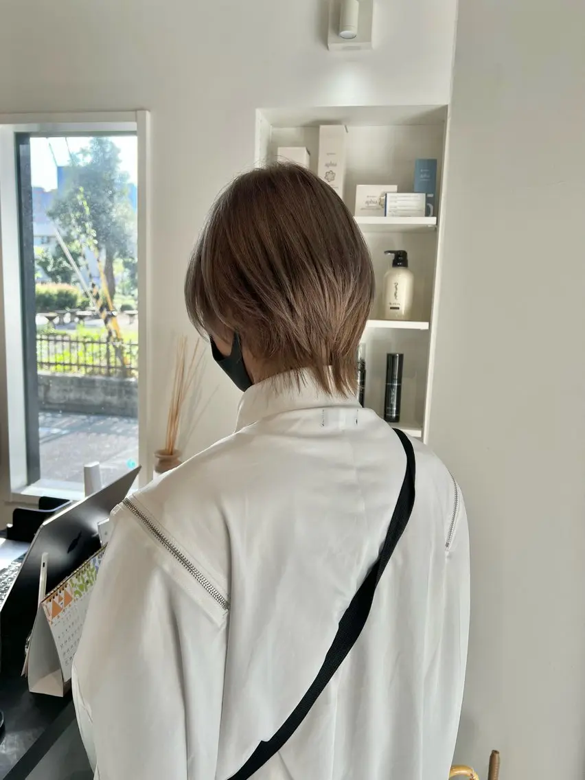 ショート ヘアカラー 黒阪 なみのヘアスタイル