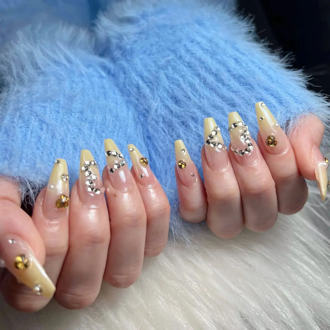 ネイル オーロラネイル クリアネイル 成人式 フラッシュネイル ジェルネイル ハンドネイル Amee Nail Salonのネイルデザイン