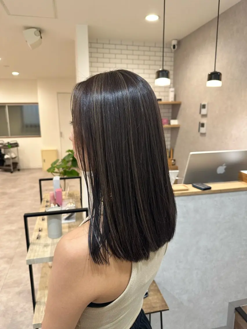セミロング カラー カット ヘアカラー トリートメント 白髪ぼかしハイライト レイヤー川口 元気のヘアスタイル