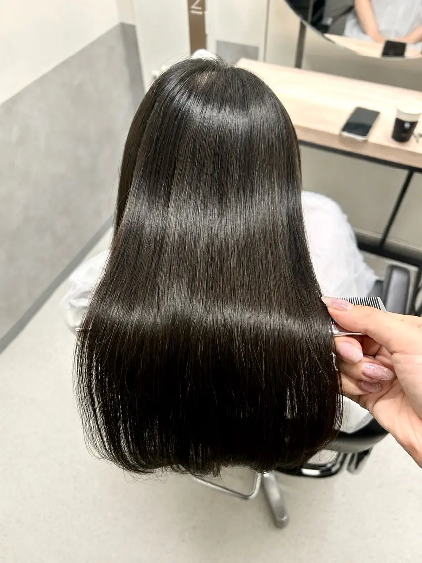 ロング カット 縮毛矯正 透明感カラー 美髪矯正💎momoのヘアスタイル