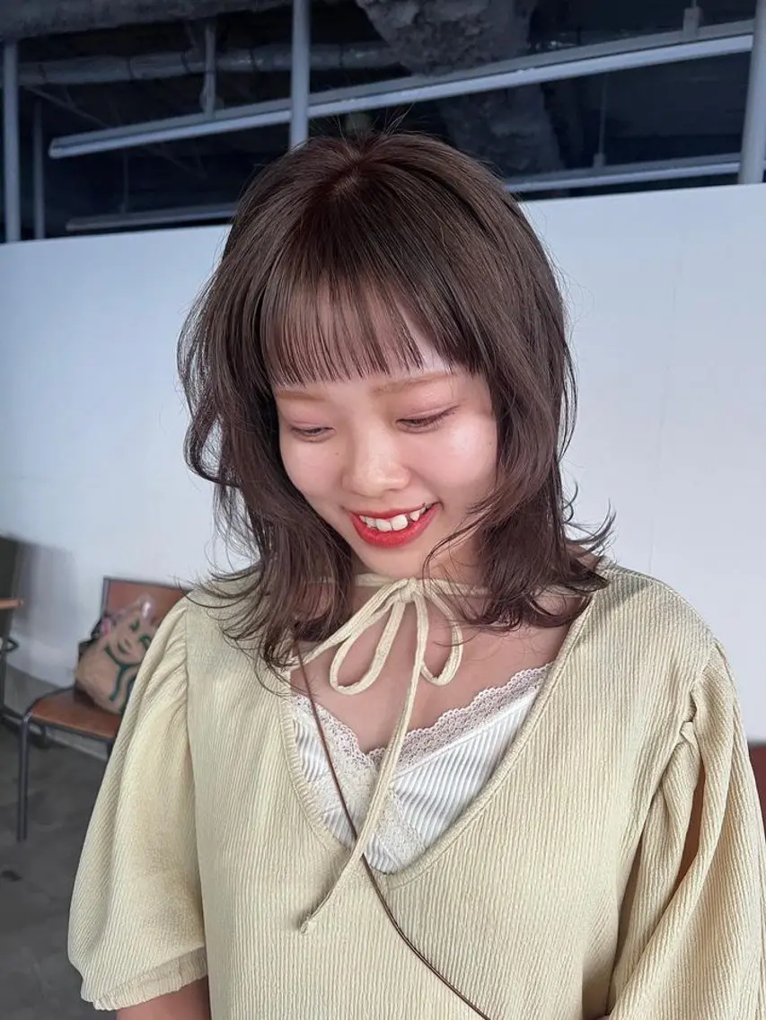 ミディアム カラー ベージュカラー オリーブベージュ mei|顔まわり ×透明感カラーのヘアスタイル