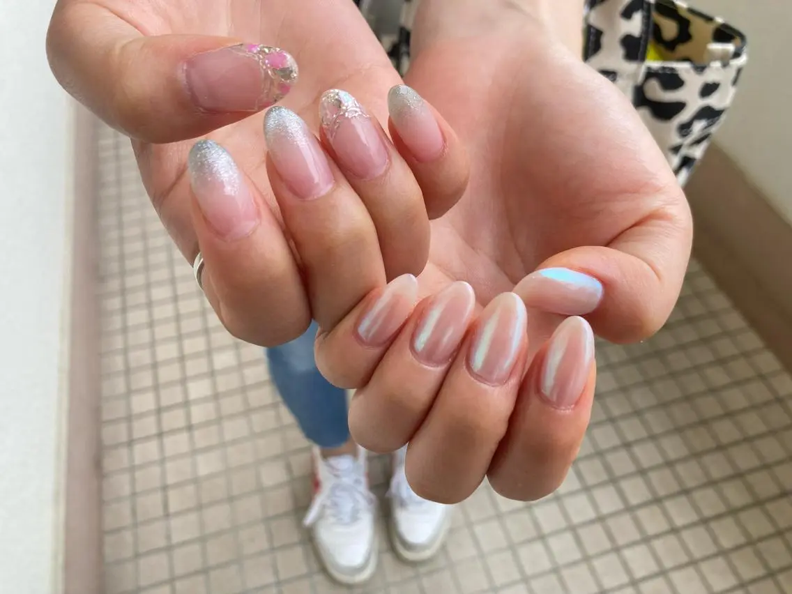 ミディアム ネイル ハンドネイル フットネイル ✴︎ Delightのネイルデザイン