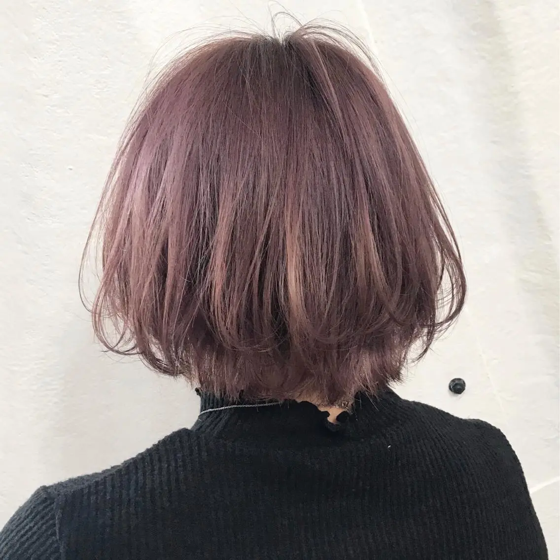 ショート カラー ブリーチ グレージュ ピンクカラー K-POP好き美容師 🇰🇷Kai.Yのヘアスタイル