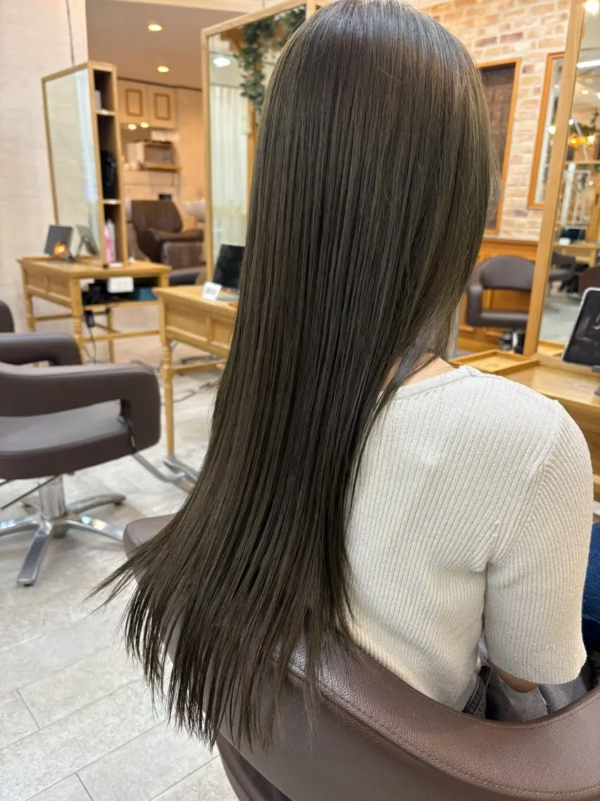 ロング カラー オリーブカラー ヘアカラー トリートメント 佐藤 遥菜のヘアスタイル