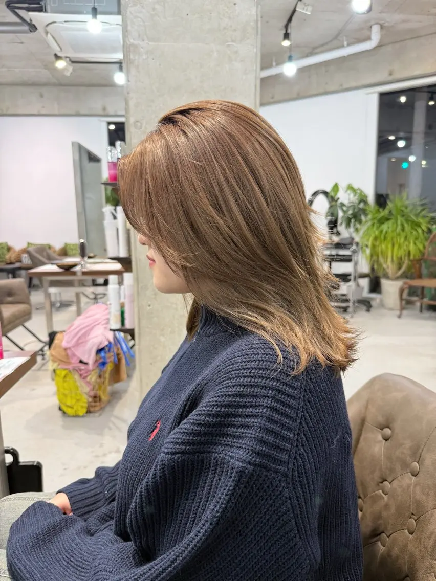 ミディアム カラー ベージュカラー カット ヘアカラー トリートメント カイリ /レイヤーカットのヘアスタイル