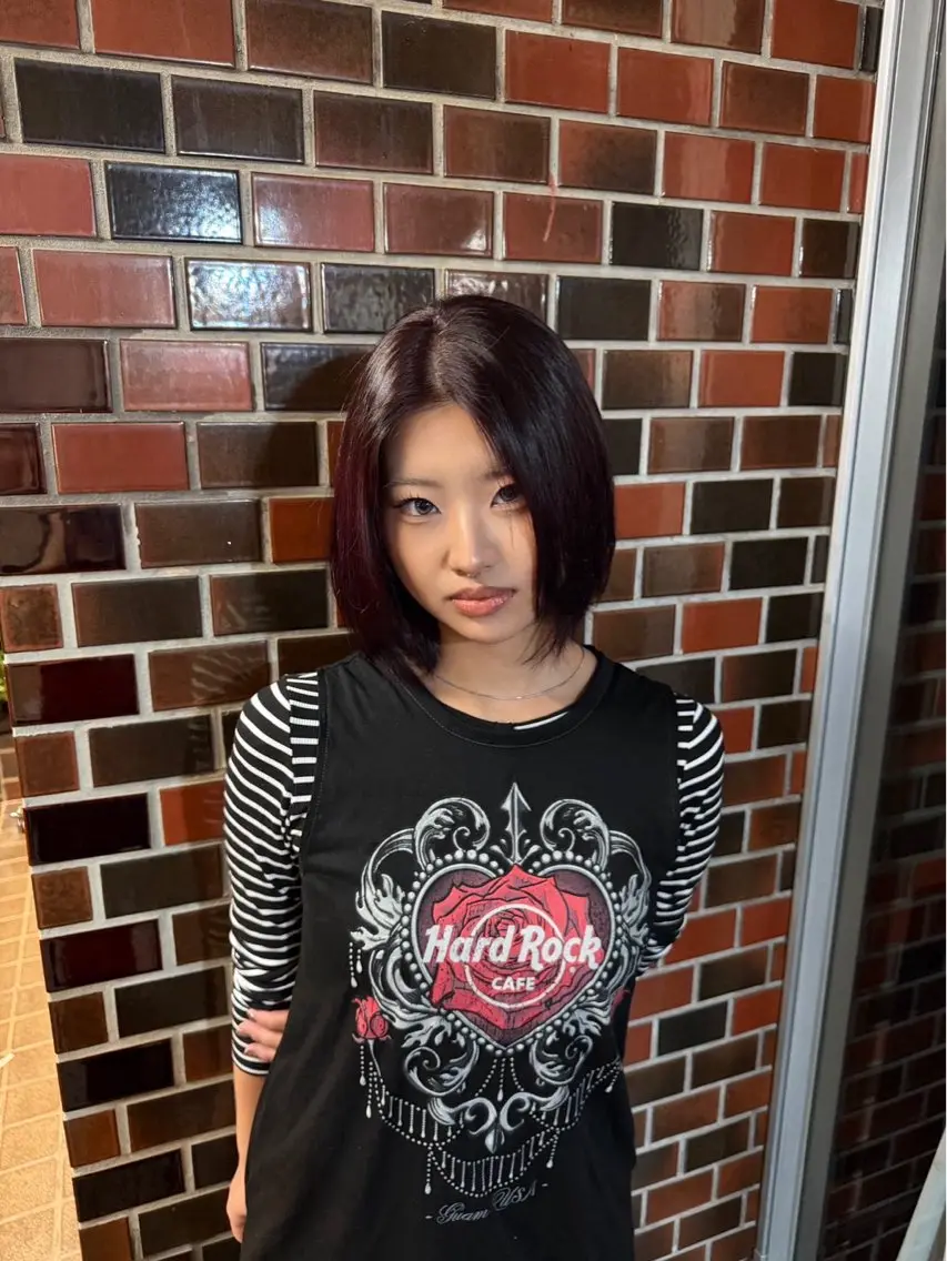 ショート カラー ブリーチ ボルドーカラー ヘアカラー トリートメント 透明感/艶カラー/ akiのヘアスタイル