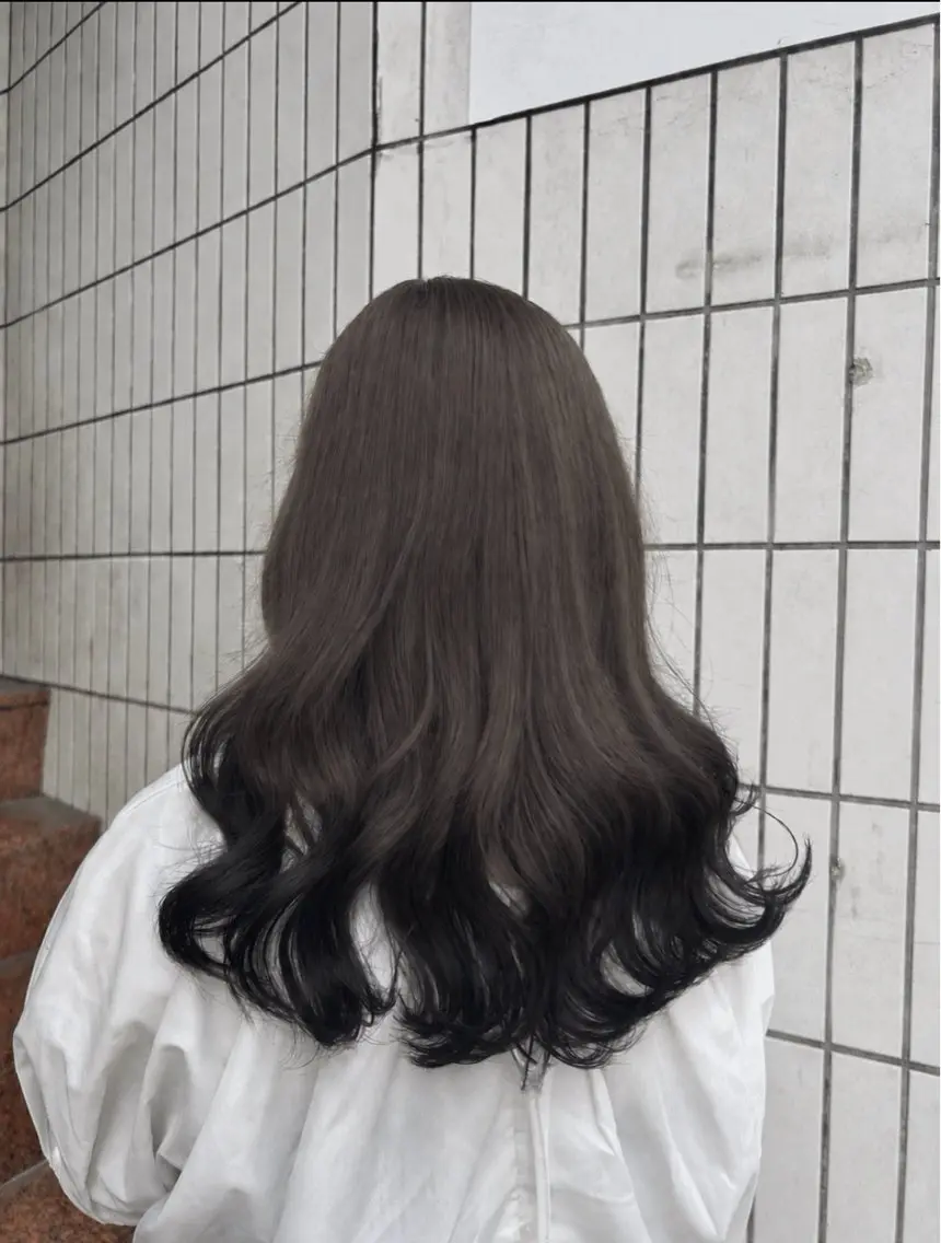 ロング ロング カット ヘアカラー 縮毛矯正 亀井 梨緒のヘアスタイル