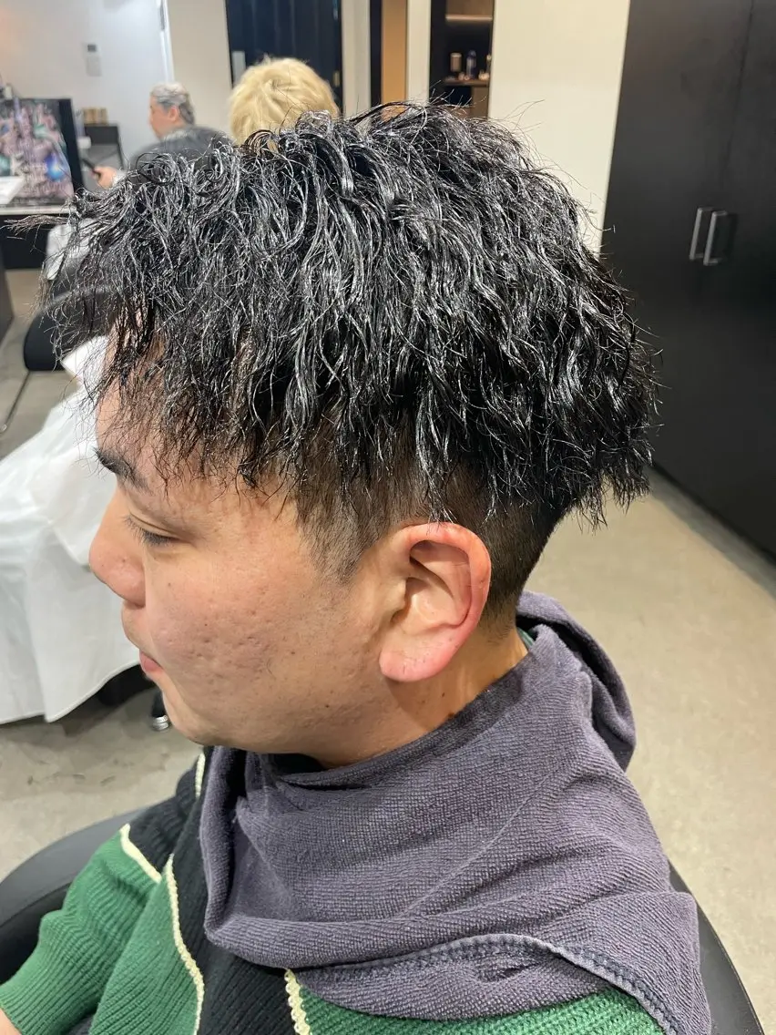 メンズ メンズブリーチ ダウンパーマ フェードカット メンズ韓国風 メンズパーマ カット パーマ 杉浦 穏 BLEACHi 安城のヘアスタイル