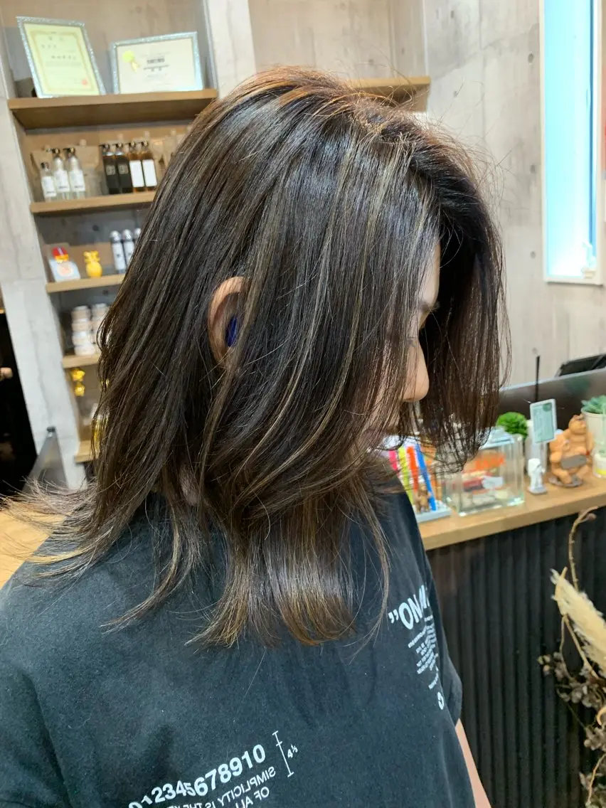 ミディアム くびれヘア ハイライト レイヤーカット yoshihara yuukiのヘアスタイル