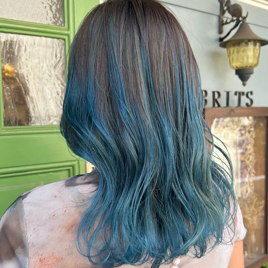 ミディアム カラー ブリーチ ブルーカラー ハイライトカラー ハイライト トリートメント カット ヘアカラー トリートメント ヘッドスパ BRITS 渡辺 菜々子のヘアスタイル