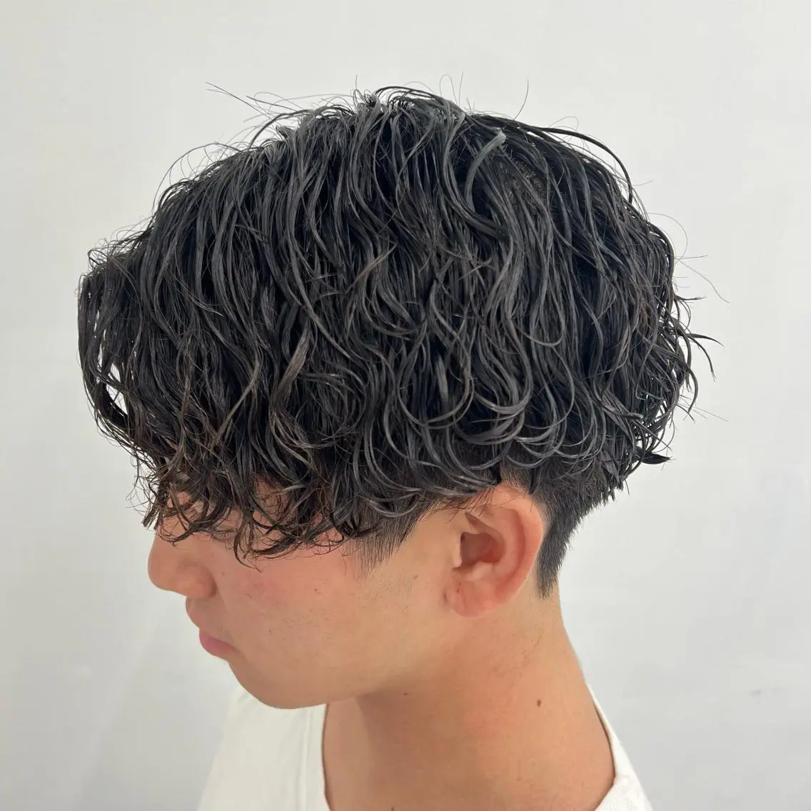 ショート パーマ メンズ センターパート 波巻きパーマ 柏メンズカットパーマ NO.1タイチのヘアスタイル