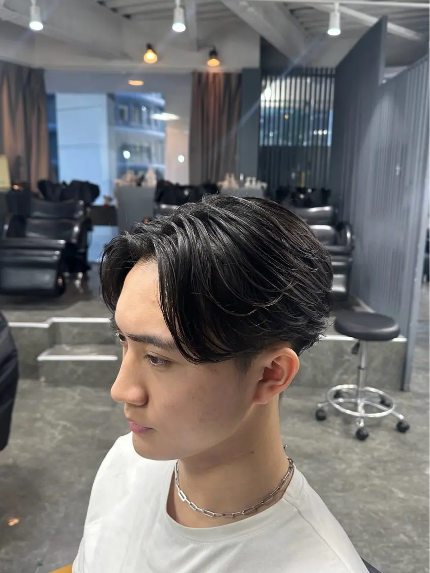 パーマ メンズ 梅田/センターパート 山下学偉のヘアスタイル